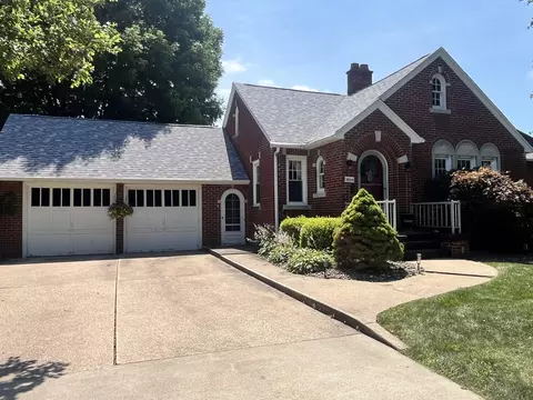 Exterior - 2404 28th St, Moline, IL 61265 photo 3 of 7