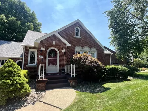 Exterior - 2404 28th St, Moline, IL 61265 photo 2 of 7