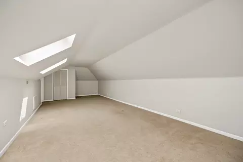 Bedroom - 1021 E Hawthorne Blvd, Wheaton, IL 60187 photo 5 of 6