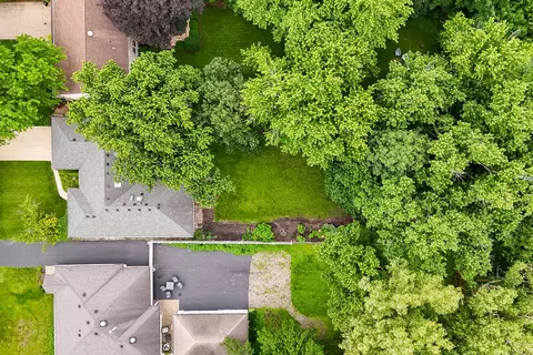 View/Area - 1021 E Hawthorne Blvd, Wheaton, IL 60187 photo 4 of 9
