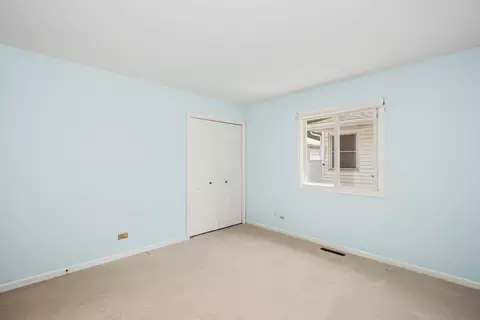 Bedroom - 1021 E Hawthorne Blvd, Wheaton, IL 60187 photo 3 of 6