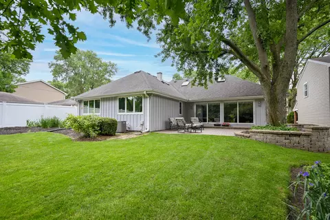 Exterior - 1021 E Hawthorne Blvd, Wheaton, IL 60187 photo 3 of 8