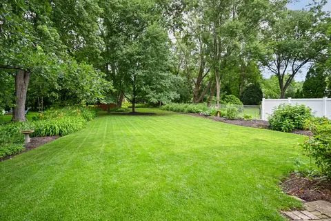 Exterior - 1021 E Hawthorne Blvd, Wheaton, IL 60187 photo 7 of 8