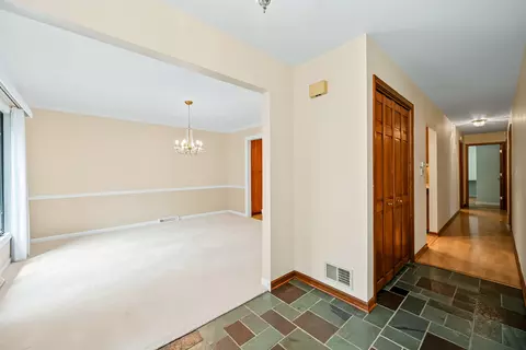 Entry Way - 1021 E Hawthorne Blvd, Wheaton, IL 60187 photo 2 of 2