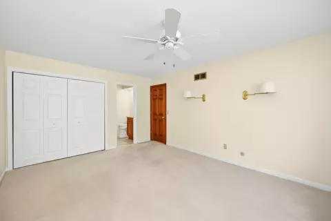 Bedroom - 1021 E Hawthorne Blvd, Wheaton, IL 60187 photo 2 of 6