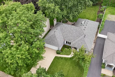 View/Area - 1021 E Hawthorne Blvd, Wheaton, IL 60187 photo 1 of 9