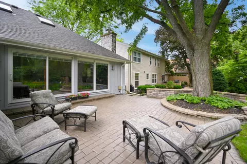 Exterior - 1021 E Hawthorne Blvd, Wheaton, IL 60187 photo 5 of 8