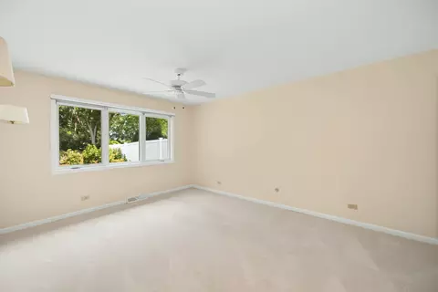 Bedroom - 1021 E Hawthorne Blvd, Wheaton, IL 60187 photo 1 of 6