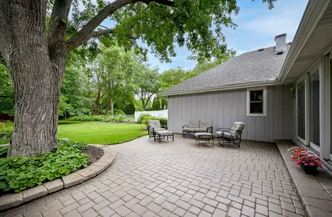 Exterior - 1021 E Hawthorne Blvd, Wheaton, IL 60187 photo 6 of 8