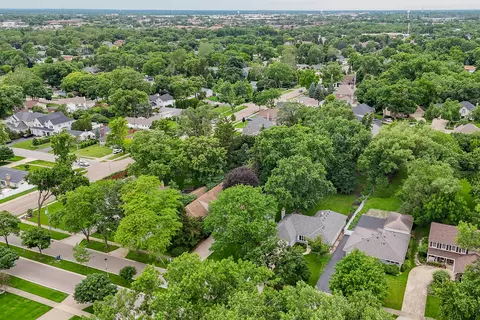 View/Area - 1021 E Hawthorne Blvd, Wheaton, IL 60187 photo 7 of 9