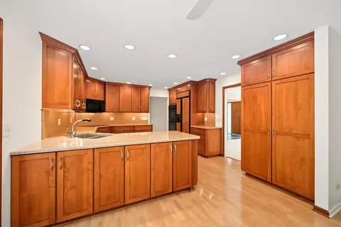Kitchen - 1021 E Hawthorne Blvd, Wheaton, IL 60187 photo 3 of 4