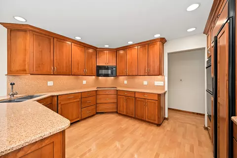 Kitchen - 1021 E Hawthorne Blvd, Wheaton, IL 60187 photo 2 of 4