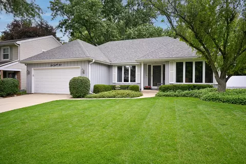 Exterior - 1021 E Hawthorne Blvd, Wheaton, IL 60187 photo 2 of 8