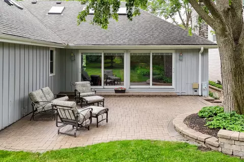 Exterior - 1021 E Hawthorne Blvd, Wheaton, IL 60187 photo 4 of 8