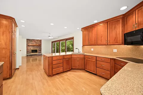Kitchen - 1021 E Hawthorne Blvd, Wheaton, IL 60187 photo 1 of 4