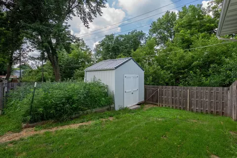 Exterior - 406 S 8th St, Eldridge, IA 52748 photo 8 of 9