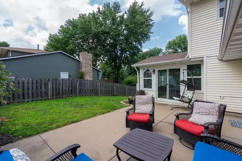 Exterior - 406 S 8th St, Eldridge, IA 52748 photo 5 of 9