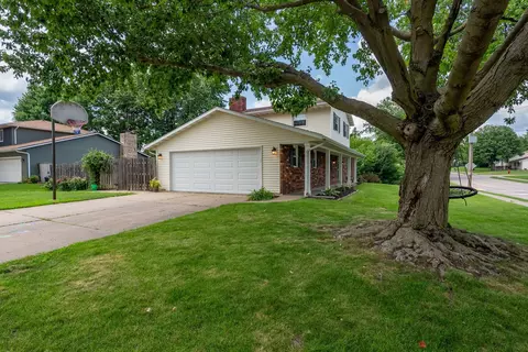 Exterior - 406 S 8th St, Eldridge, IA 52748 photo 3 of 9