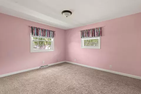 Bedroom - 406 S 8th St, Eldridge, IA 52748 photo 6 of 7