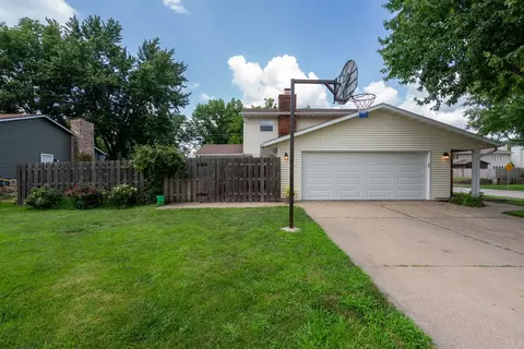 Exterior - 406 S 8th St, Eldridge, IA 52748 photo 9 of 9