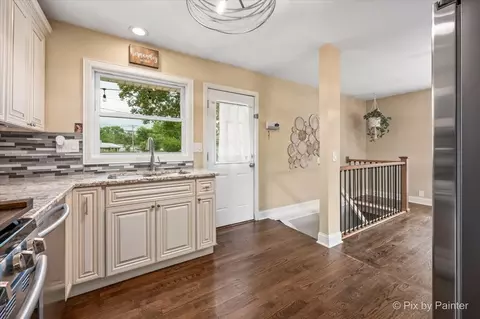 Entry Way - 763 Westgate Dr, Aurora, IL 60506 photo 2 of 3