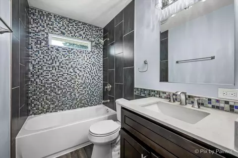 Bath - 763 Westgate Dr, Aurora, IL 60506 photo 1 of 2