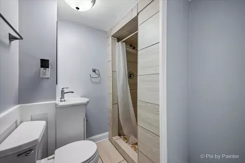 Bath - 763 Westgate Dr, Aurora, IL 60506 photo 2 of 2