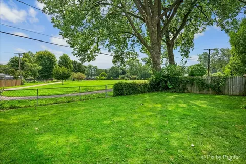 Exterior - 763 Westgate Dr, Aurora, IL 60506 photo 4 of 4