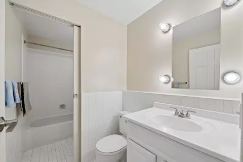 Bath - 40 E 9th St #1616, Chicago, IL 60605 photo 3 of 3