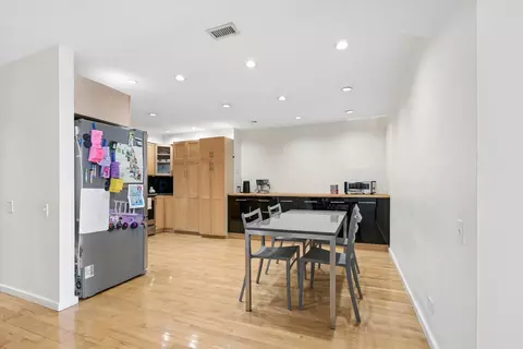Dining - 40 E 9th St #1616, Chicago, IL 60605 photo 2 of 3
