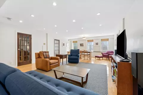 Living - 40 E 9th St #1616, Chicago, IL 60605 photo 2 of 5