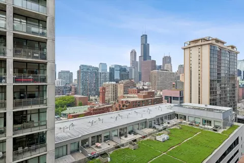 Exterior - 40 E 9th St #1616, Chicago, IL 60605 photo 2 of 2
