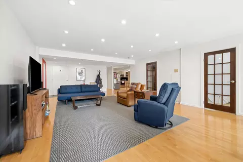 Living - 40 E 9th St #1616, Chicago, IL 60605 photo 3 of 5