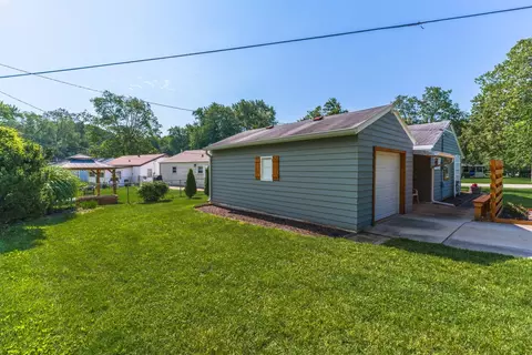 Exterior - 2 Norwood Dr, Normal, IL 61761 photo 6 of 7