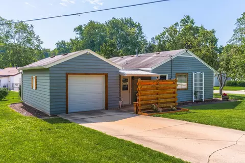 Exterior - 2 Norwood Dr, Normal, IL 61761 photo 2 of 7