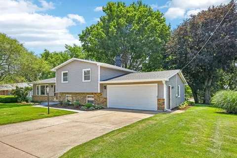 213 E Willow St, Elburn, IL 60119 photo 3