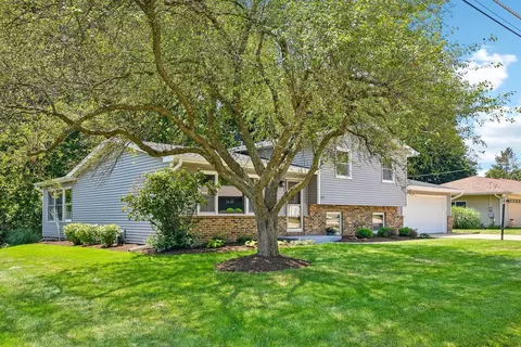 213 E Willow St, Elburn, IL 60119 photo 2