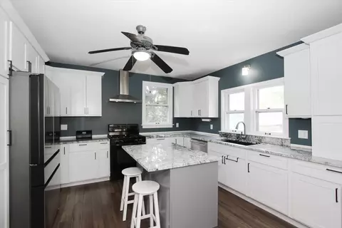 Kitchen - 633 Lillie St, Elgin, IL 60120 photo 3 of 3