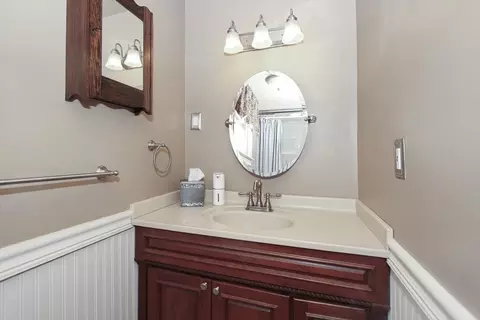 Bath - 633 Lillie St, Elgin, IL 60120 photo 2 of 3