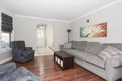 Living - 633 Lillie St, Elgin, IL 60120 photo 3 of 4