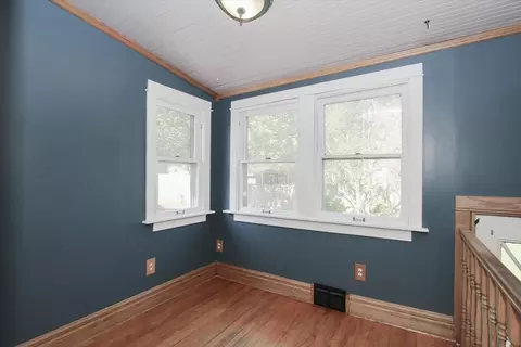 Entry Way - 633 Lillie St, Elgin, IL 60120 photo 2 of 3