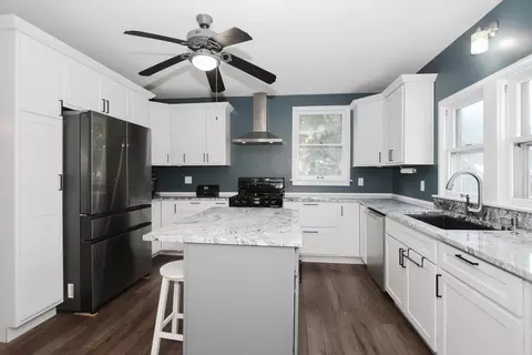 Kitchen - 633 Lillie St, Elgin, IL 60120 photo 1 of 3