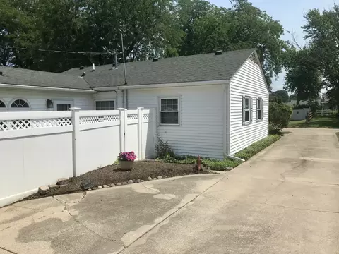 1714 Pike St, Peru, IL 61354 photo 4