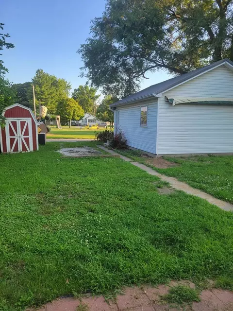 2805 S Marshall Ave, Mattoon, IL 61938 photo 6