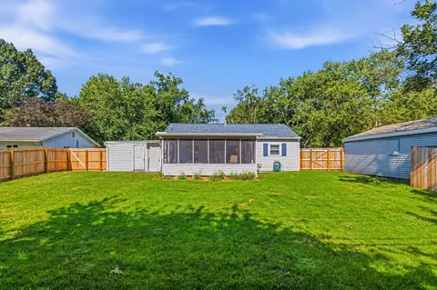 Exterior - 1406 Glendale Dr, Champaign, IL 61821 photo 5 of 9