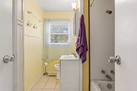 Bath - 1406 Glendale Dr, Champaign, IL 61821 photo 1 of 1