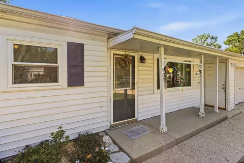Exterior - 1406 Glendale Dr, Champaign, IL 61821 photo 2 of 9