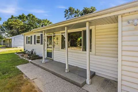 Exterior - 1406 Glendale Dr, Champaign, IL 61821 photo 3 of 9