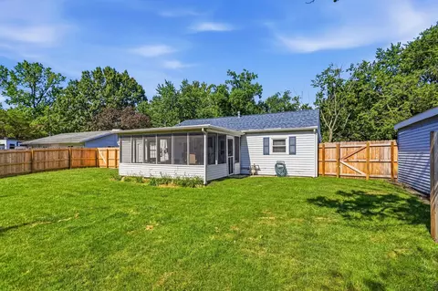 Exterior - 1406 Glendale Dr, Champaign, IL 61821 photo 6 of 9