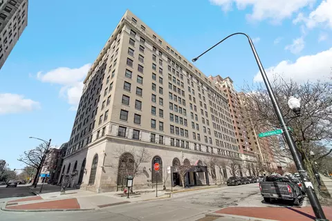 2100 N Lincoln Park West St #6CN, Chicago, IL 60614